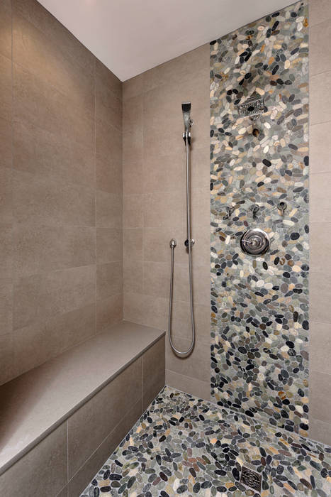 Master Suite and Master Bathroom Renovation in Great Falls, VA, BOWA - Design Build Experts BOWA - Design Build Experts モダンスタイルの お風呂