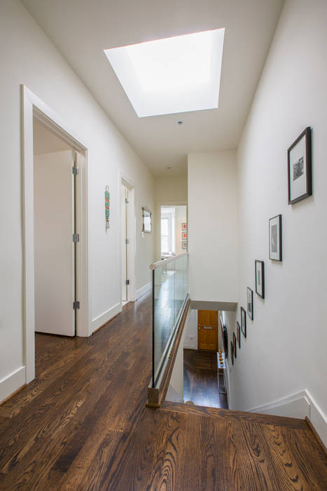 Shaw Rowhouse, FORMA Design Inc. FORMA Design Inc. Modern corridor, hallway & stairs