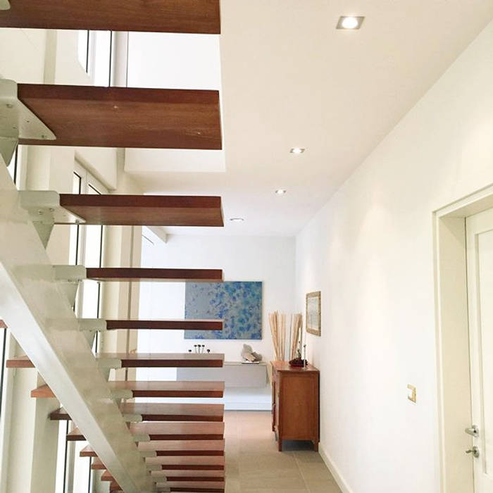 Luxury Sustainable Home | Santa Ana Costa Rica Aroma Italiano Eco Design Minimalist corridor, hallway & stairs Wood Wood effect