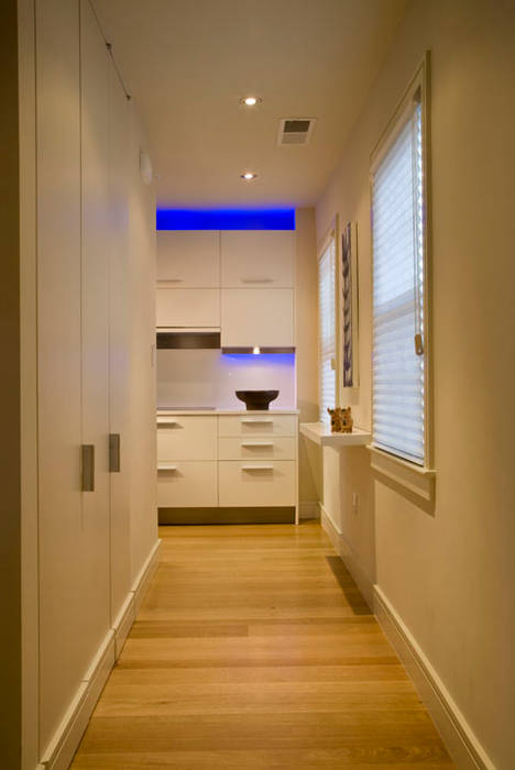 Zen Modern 2.0, FORMA Design Inc. FORMA Design Inc. Modern corridor, hallway & stairs