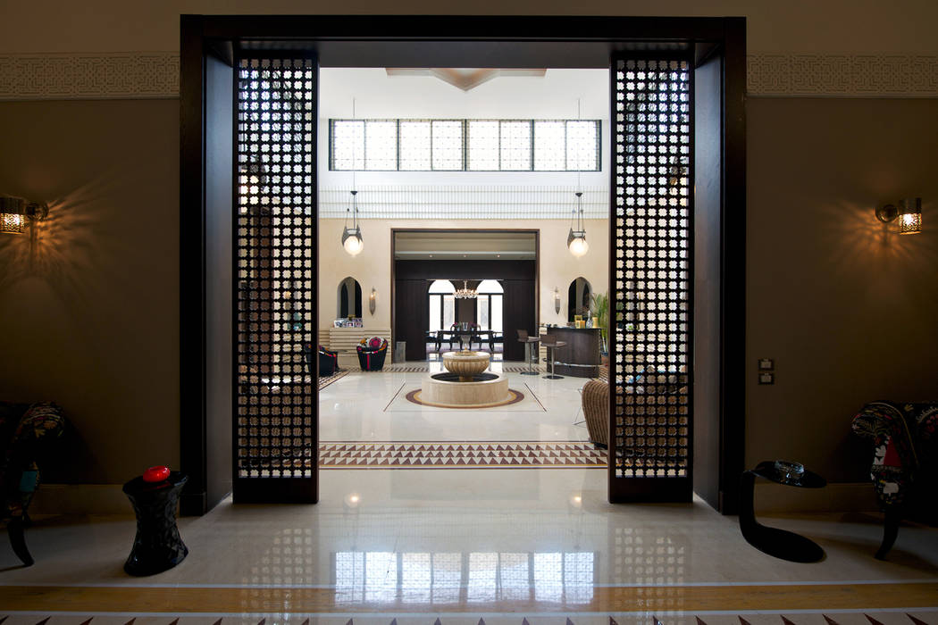 First impression counts.. this is what you see when you enter this heaven Design Zone Puertas estilo mediterráneo Mármol entrance,hallway,mashrabiya,fountain,lobby