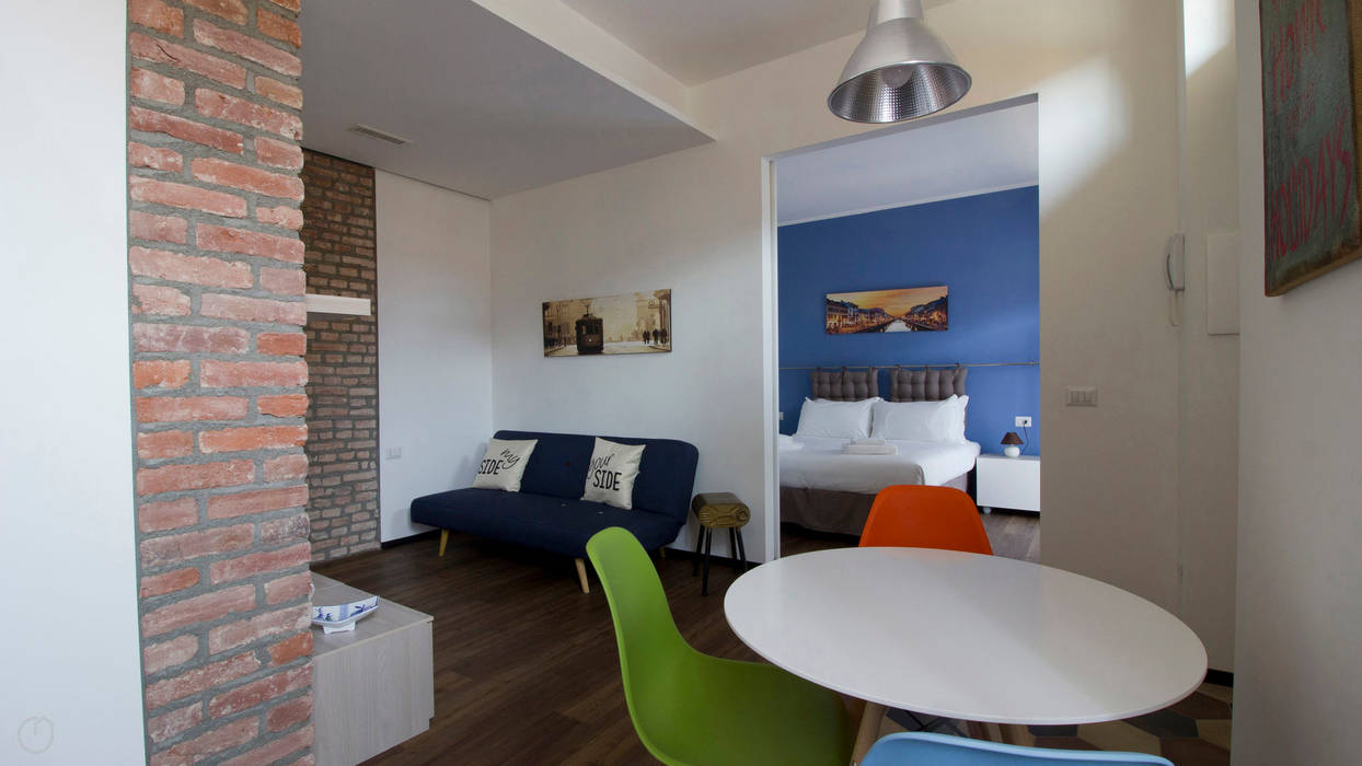 Ciaia Red&Blu (Milano) Low cost di qualità per due mini appartamenti destinati all'Airbnb, studiodonizelli studiodonizelli Salas de estilo moderno