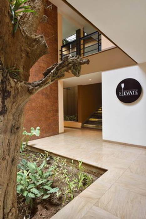 Elevate Bar- Entrance Studio - Architect Rajesh Patel Consultants P. Ltd Commercial spaces Entrance,Hotels