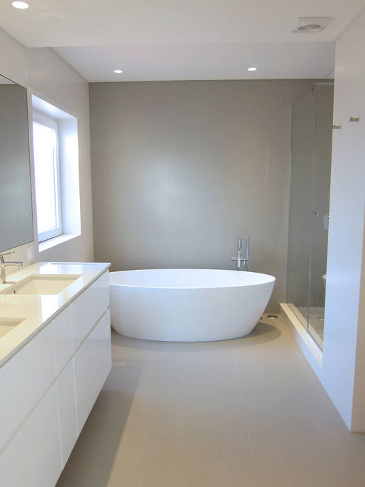 Casa CA231 - Instalação sanitária casal Casas de banho modernas por The Spacealist - Arquitectura e Interiores Moderno Cerâmica