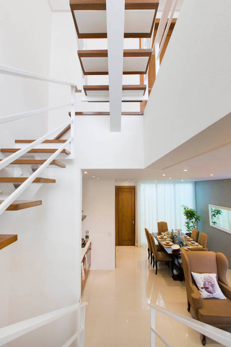 Catya, Marilen Styles Marilen Styles Modern Corridor, Hallway and Staircase