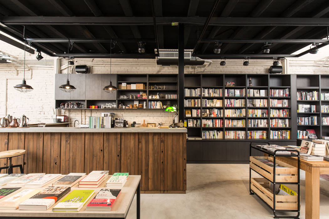 獨立書店：浮光, Z+SQUARE DESIGN / 正工設計 Z+SQUARE DESIGN / 正工設計 Espacios comerciales Espacios comerciales