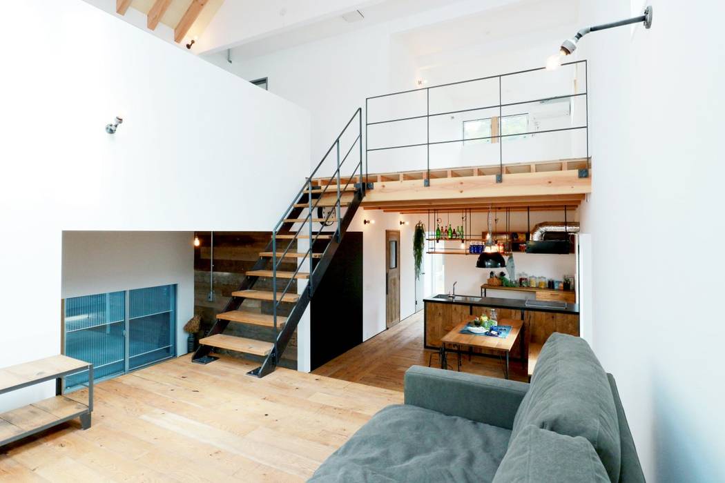 ほどよく自然体でかっこよく暮す家「BROOKLYN HOUSE」, オレンジハウス オレンジハウス Pasillos, vestíbulos y escaleras de estilo industrial