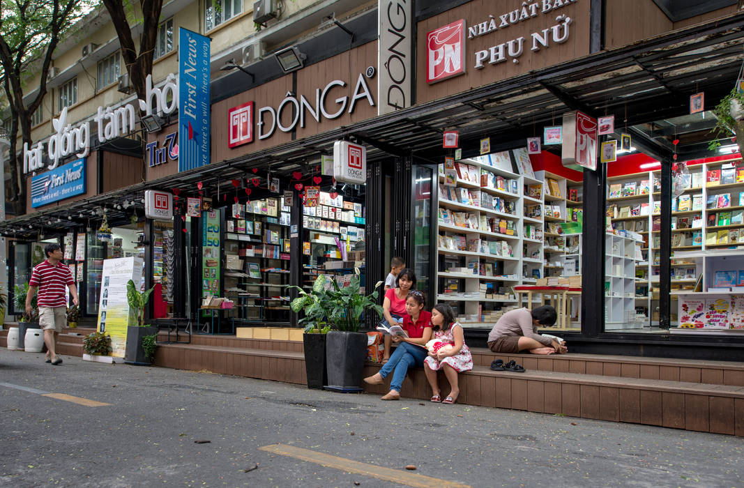 HCM CITY BOOK STREET ON NGUYEN VAN BINH STREET, TA LANDSCAPE ARCHITECTURE TA LANDSCAPE ARCHITECTURE Commercial spaces Nơi tổ chức sự kiện