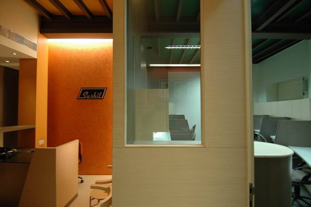 Reception Desk and Office Cubicle Studio - Architect Rajesh Patel Consultants P. Ltd Commercial spaces Commercial Spaces