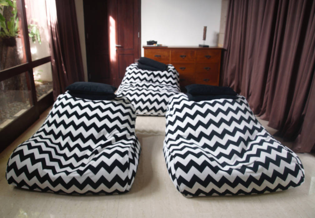 Comfy bean bag Credenza Interior Design Ruang Media Gaya Asia Accessories & decoration