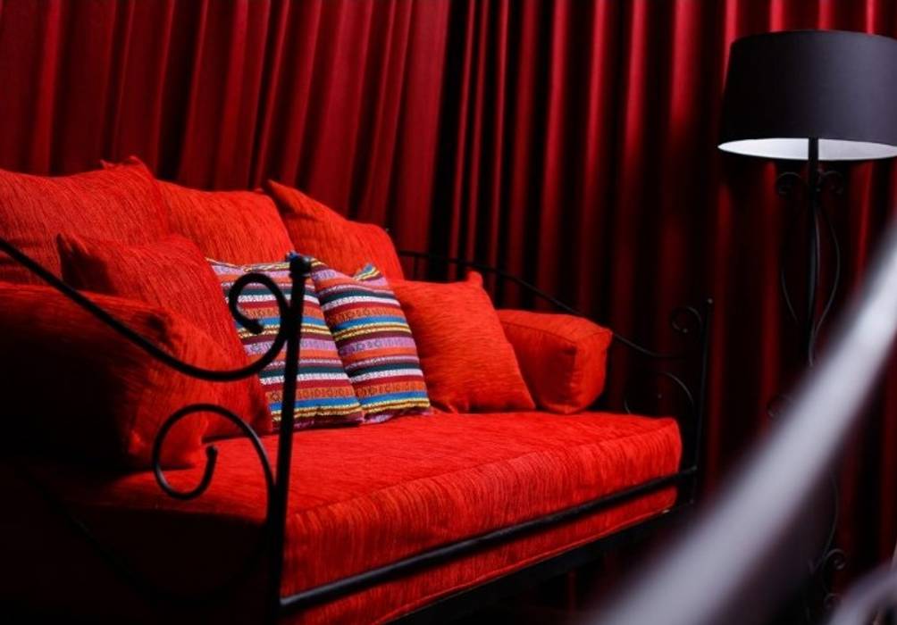 Chaise lounge bedroom 2 Credenza Interior Design Kamar Tidur Gaya Eklektik Sofas & chaise longue
