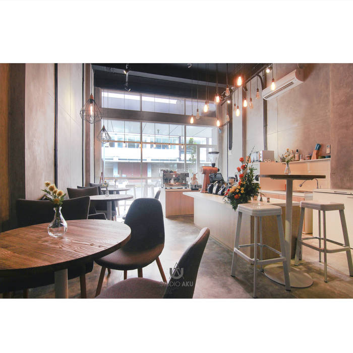 Spotten Coffee Shop, Studio AKU Studio AKU Commercial spaces Plywood Commercial Spaces