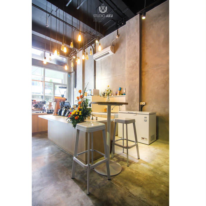 Spotten Coffee Shop, Studio AKU Studio AKU Commercial spaces Plywood Commercial Spaces