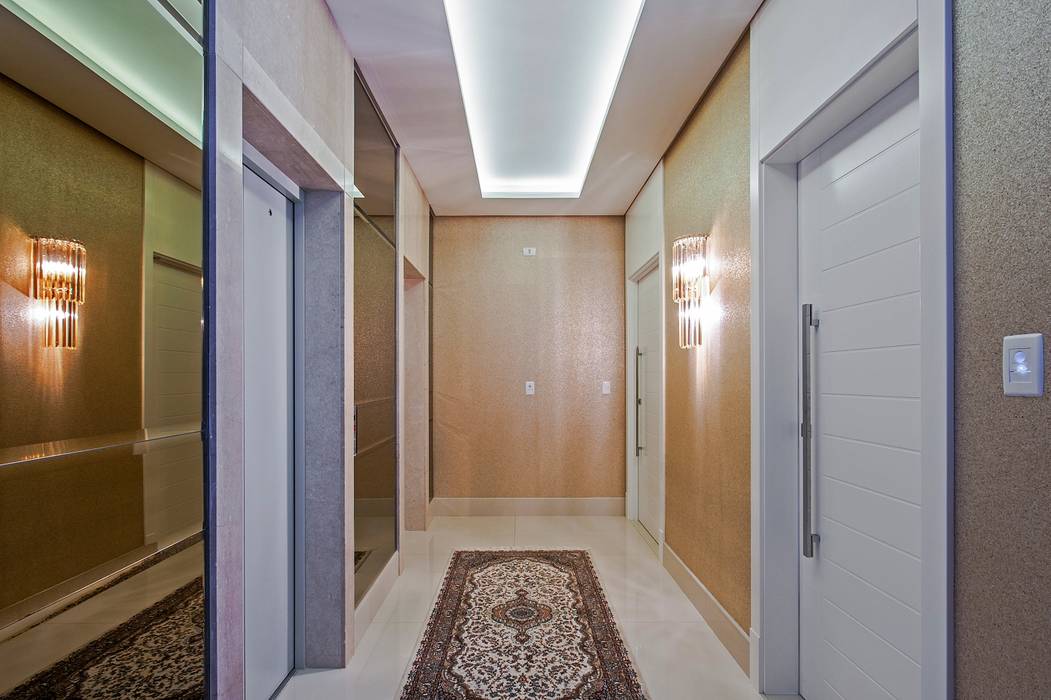 Apto AK_ 220m², Carolina Kist Arquitetura & Design Carolina Kist Arquitetura & Design Modern corridor, hallway & stairs