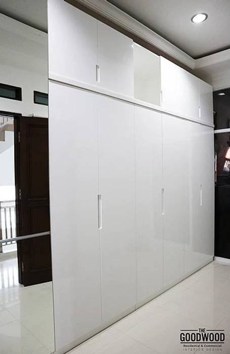 White Minimalist Wardrobe, The GoodWood Interior Design The GoodWood Interior Design Спальня
