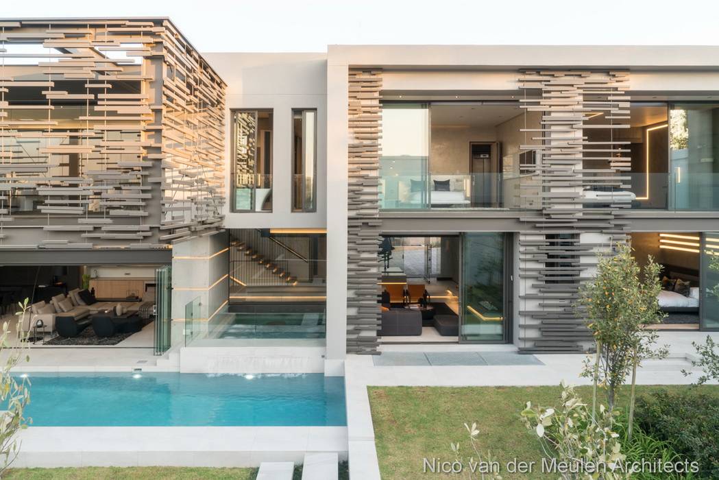 Rear Facade & Swimming Pool Nico Van Der Meulen Architects Detached home