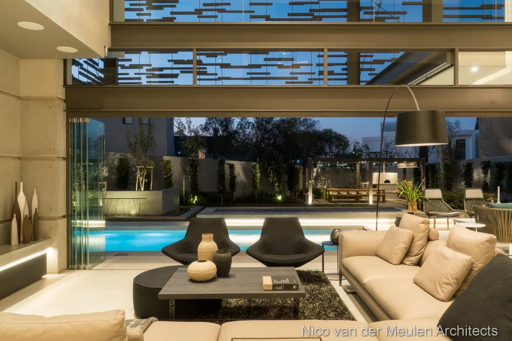 TV Lounge & Outdoor Nico Van Der Meulen Architects Modern living room