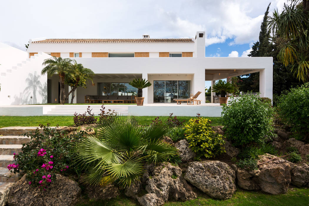 Reforma de Villa en Nueva Andalucía, Marbella., Alejandro Giménez Architects Alejandro Giménez Architects Jardins de pedras Pedra