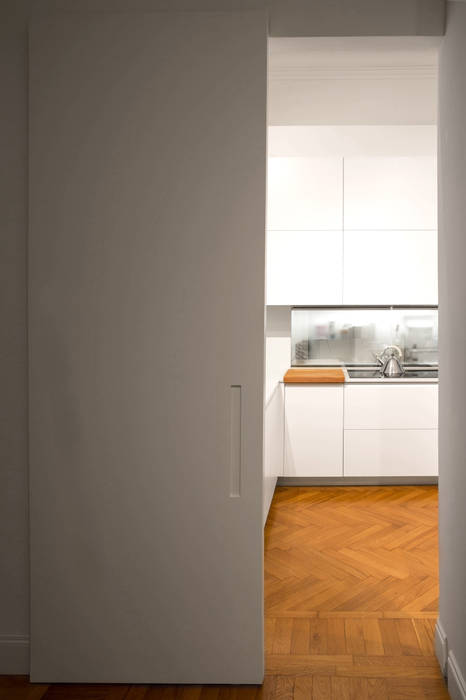 16VT_Ristrutturazione di un appartamento di pregio, Chantal Forzatti architetto Chantal Forzatti architetto Built-in kitchens MDF