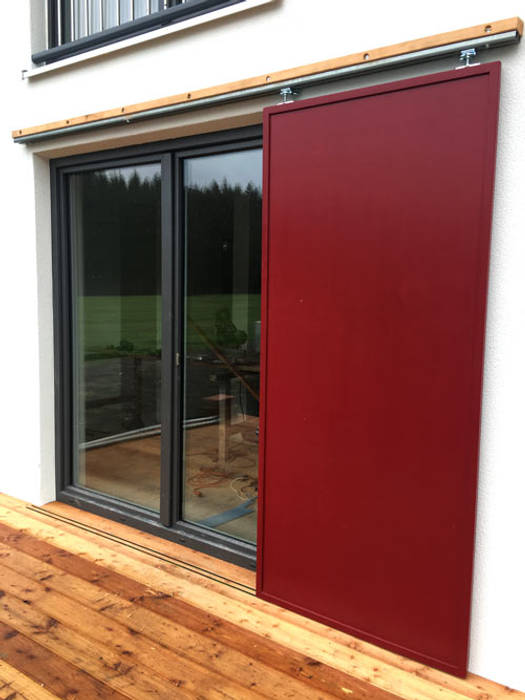 FEUR | Doppelhaus, PWQUADRAT Wagner Weinzierl Architekten pw2 PWQUADRAT Wagner Weinzierl Architekten pw2 Sliding doors