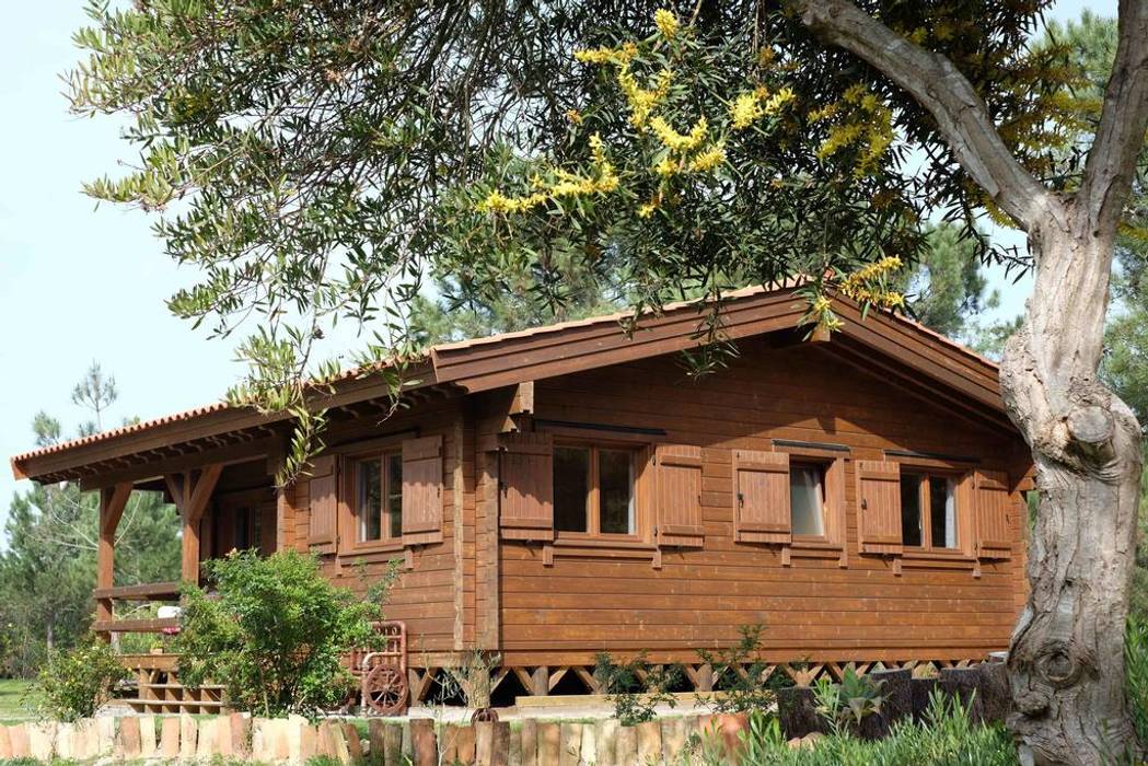 RUSTICASA | Pine Cottage | Zambujeira do Mar, RUSTICASA RUSTICASA Rumah kayu Parket Multicolored