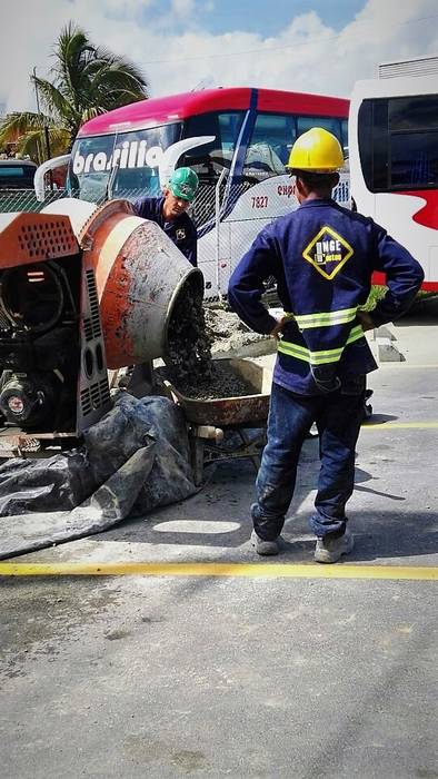 Redes de baja y media tensión en Terminal de Transporte de Medellín, INGECOSTOS S.A.S. INGECOSTOS S.A.S. Espacios comerciales Oficinas y Tiendas