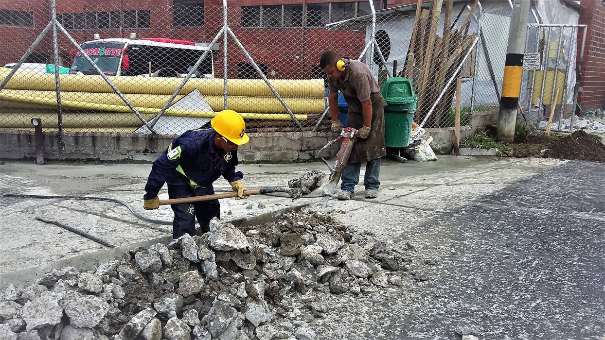 Redes de baja y media tensión en Terminal de Transporte de Medellín, INGECOSTOS S.A.S. INGECOSTOS S.A.S. مساحات تجارية مكاتب ومحلات