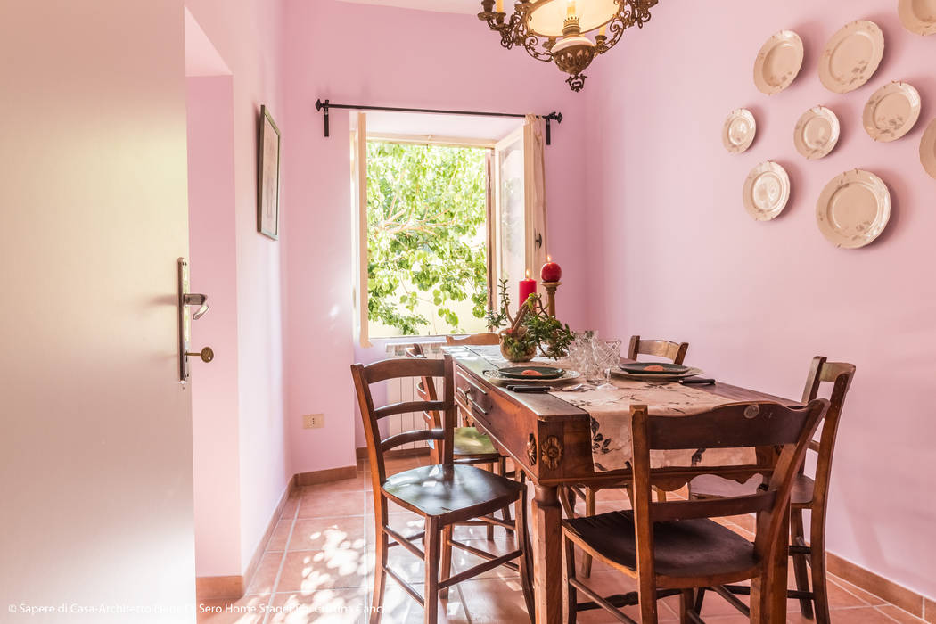 Sala da Pranzo con Vista sul verde Sapere di Casa - Architetto Elena Di Sero Home Stager Sala da pranzo eclettica finestra in legno,finestra con vista,verde,sedia tavolo da pranzo,tavolo da pranzo,decorazioni della tavola