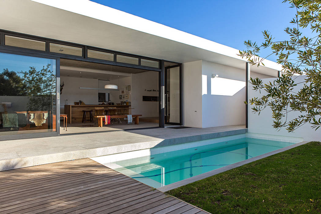 ALTERATION SEA POINT, CAPE TOWN, Grobler Architects Grobler Architects Minimalist pool