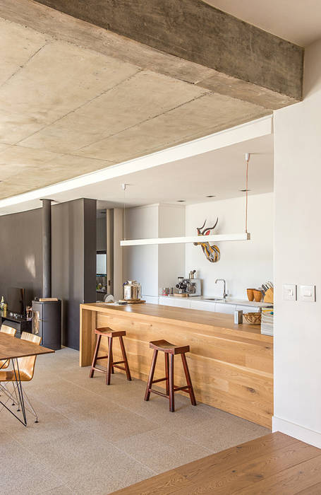 ALTERATION SEA POINT, CAPE TOWN, Grobler Architects Grobler Architects Minimalist dining room