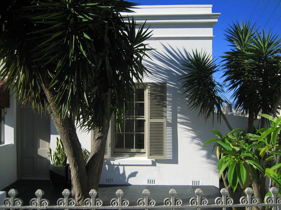 NEW HOUSE GARDENS, CAPE TOWN, Grobler Architects Grobler Architects Colonial style house