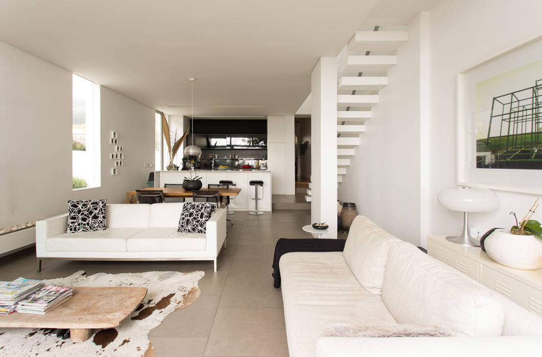 NEW HOUSE GARDENS, CAPE TOWN, Grobler Architects Grobler Architects Living room