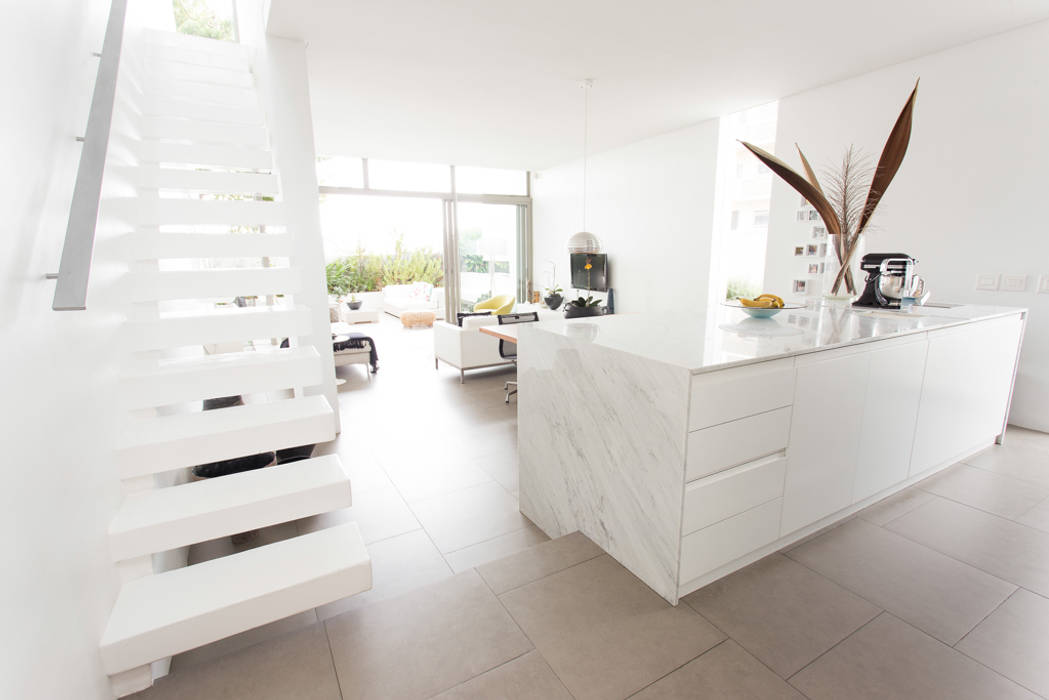 NEW HOUSE GARDENS, CAPE TOWN, Grobler Architects Grobler Architects Kitchen Marble