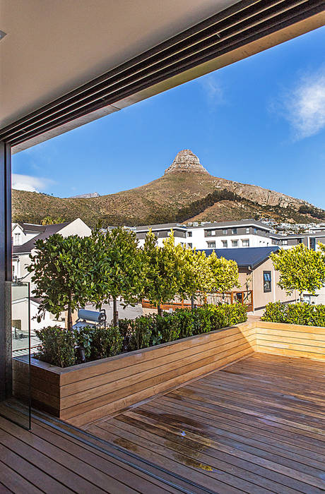 ALTERATION FRESNAYE, CAPE TOWN, Grobler Architects Grobler Architects Patios Solid Wood Multicolored