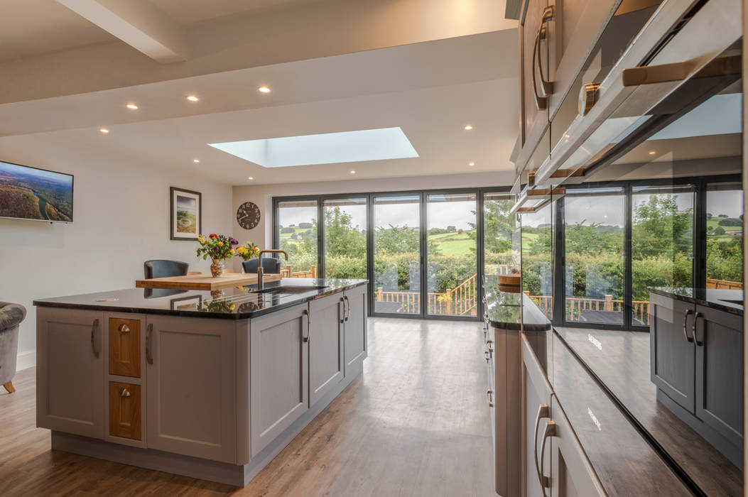 High Peak. Stunning views of the High Peak countryside from this family room extension, John Gauld Photography John Gauld Photography ห้องครัว Island,Pale grey