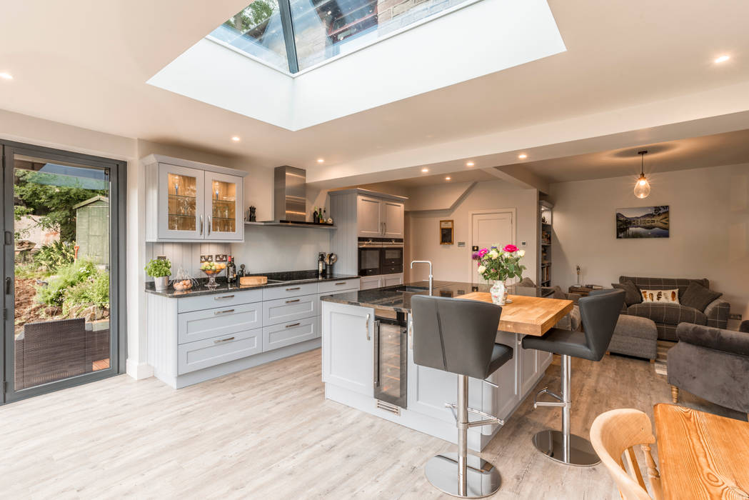 High Peak. Stunning views of the High Peak countryside from this family room extension, John Gauld Photography John Gauld Photography Cozinhas modernas