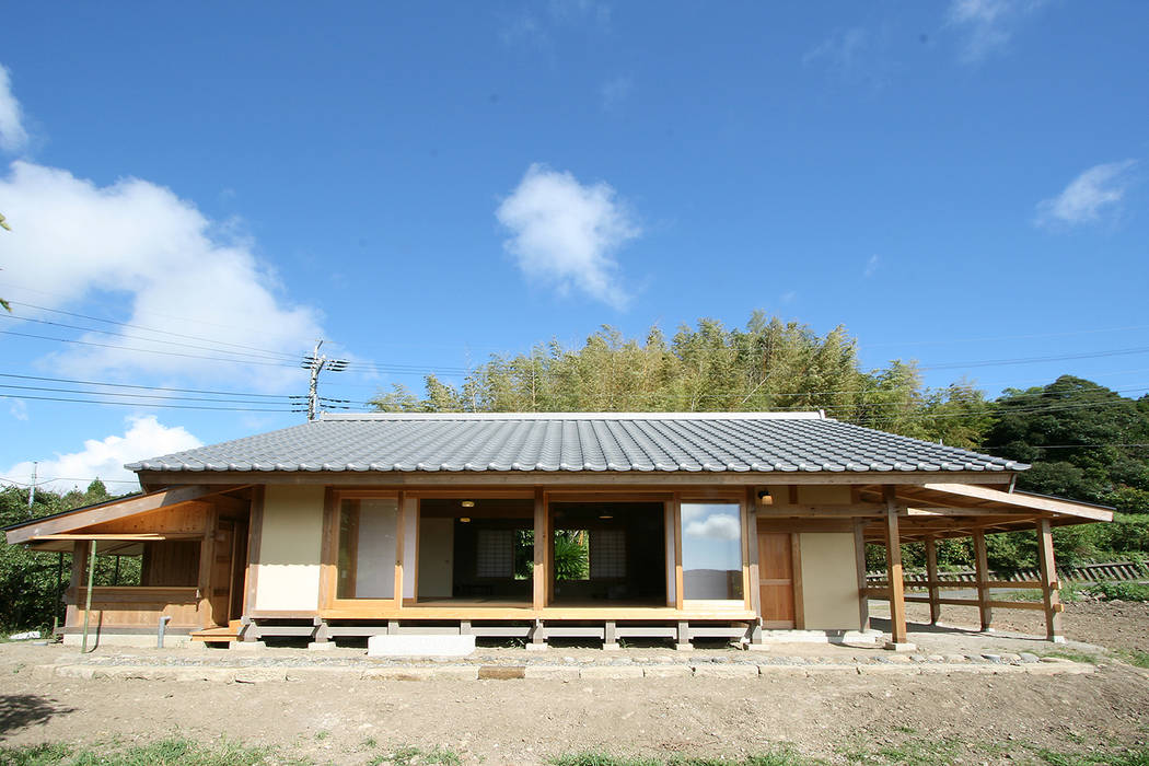 木造伝統構法の日本家屋「鴨川の家」, 木造伝統構法 惺々舎 木造伝統構法 惺々舎 Casas de madera