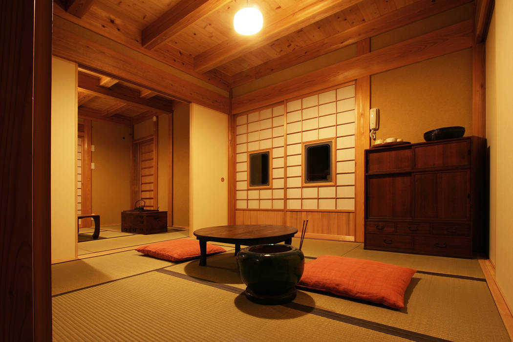 木造伝統工法の日本家屋「調布の家」, 木造伝統構法 惺々舎 木造伝統構法 惺々舎 ห้องสันทนาการ ไม้ Wood effect