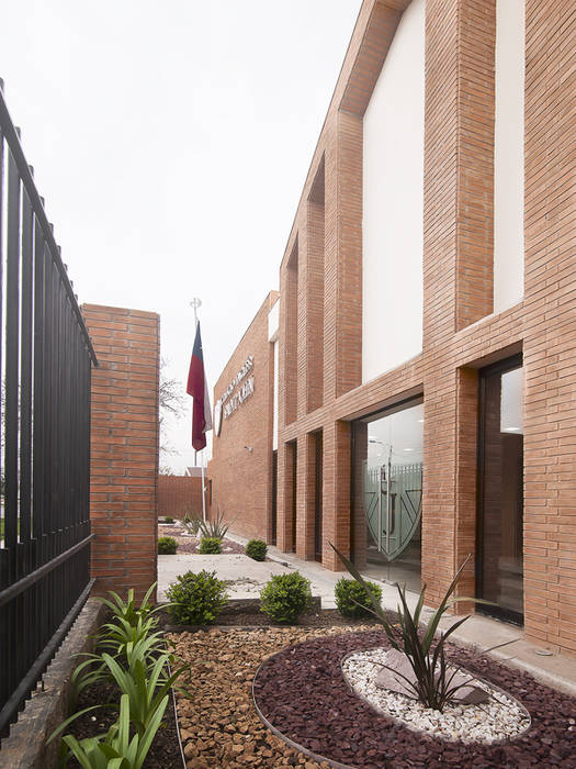 Colegio Inglés Saint John, Bauer Arquitectos Bauer Arquitectos Oficinas y bibliotecas de estilo clásico