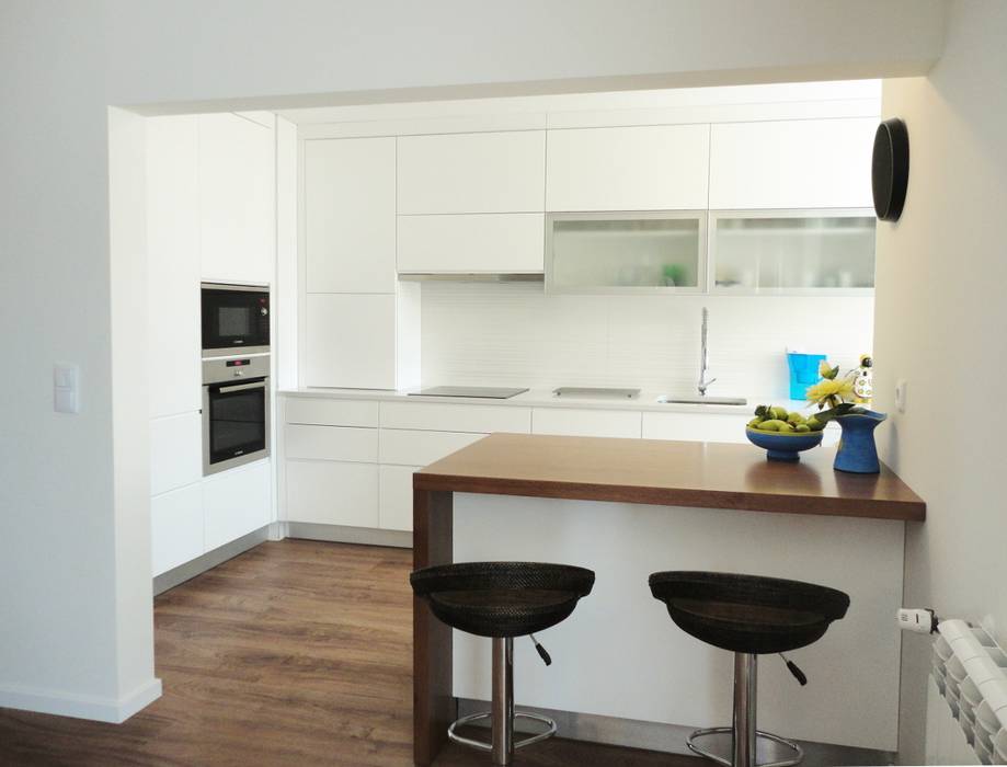 Modern kitchen by GAAPE - ARQUITECTURA, PLANEAMENTO E ENGENHARIA, LDA Modern Wood Wood effect