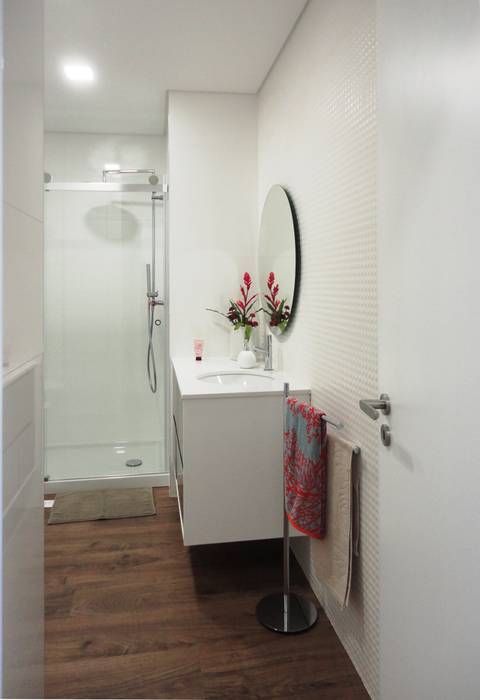 Modern bathroom by GAAPE - ARQUITECTURA, PLANEAMENTO E ENGENHARIA, LDA Modern