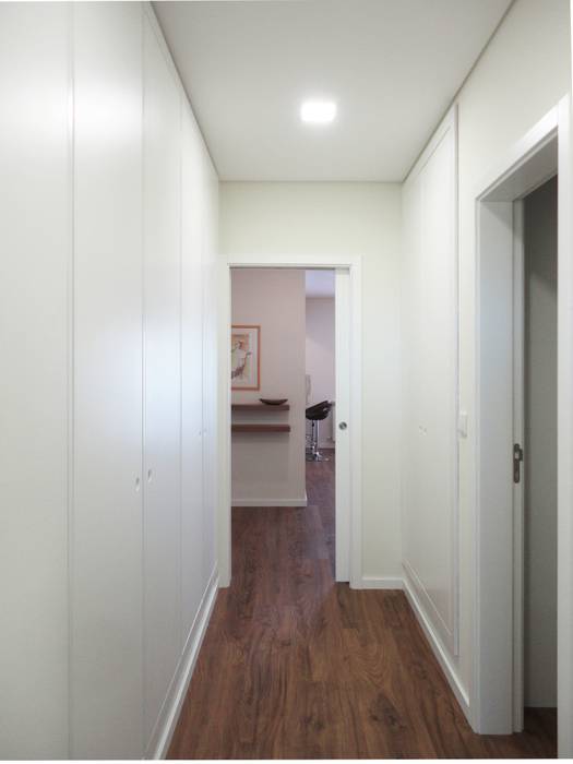 Modern corridor, hallway & stairs by GAAPE - ARQUITECTURA, PLANEAMENTO E ENGENHARIA, LDA Modern