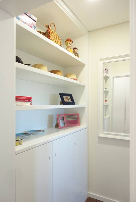 Modern dressing room by GAAPE - ARQUITECTURA, PLANEAMENTO E ENGENHARIA, LDA Modern