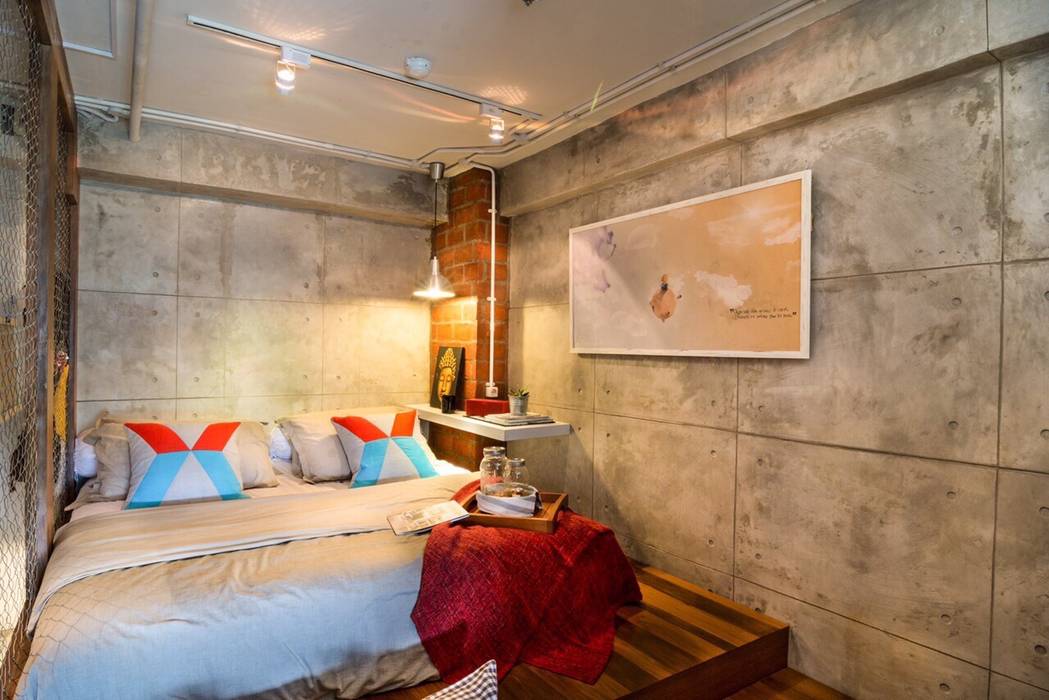 Industrial London inspired apartment, SATTVA square SATTVA square Kamar Tidur Gaya Industrial