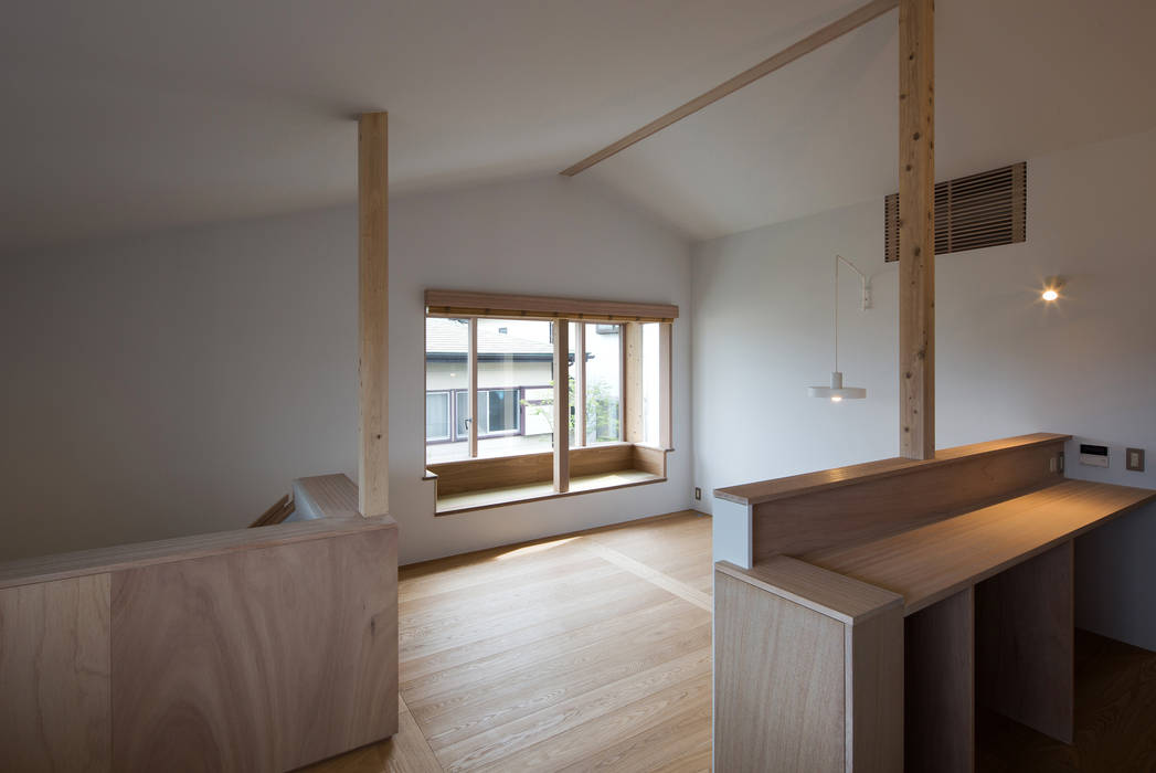 南戸塚の住居/House in Minamitotsuka 平山教博空間設計事務所 オリジナルデザインの リビング