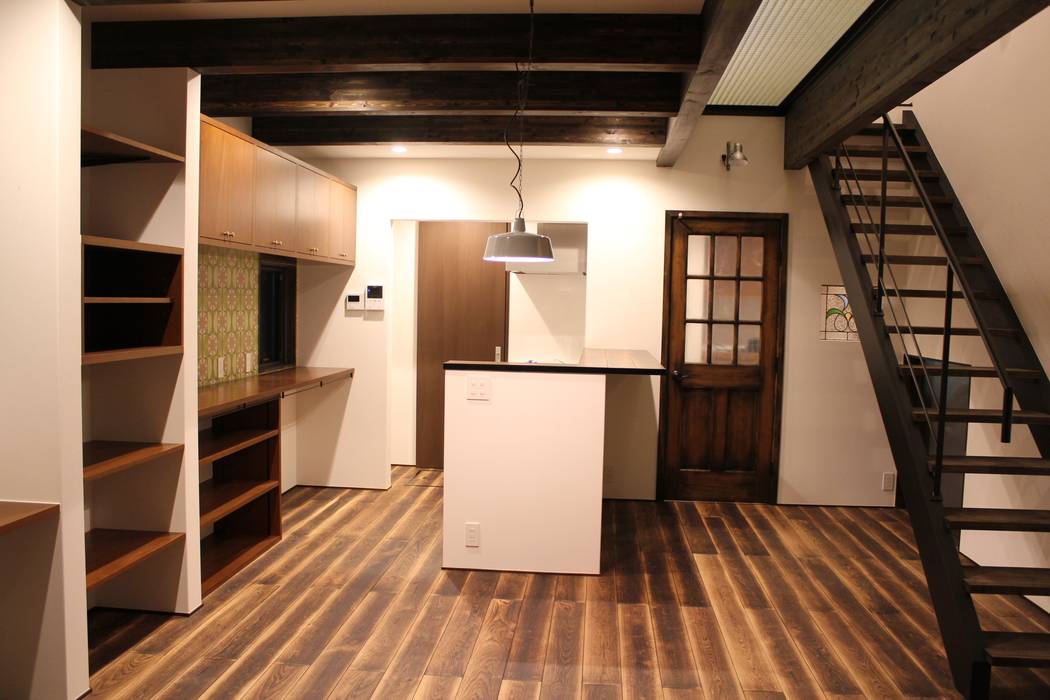 U HOUSE "Wall Storage" コト 北欧デザインの キッチン 木 木目調 収納