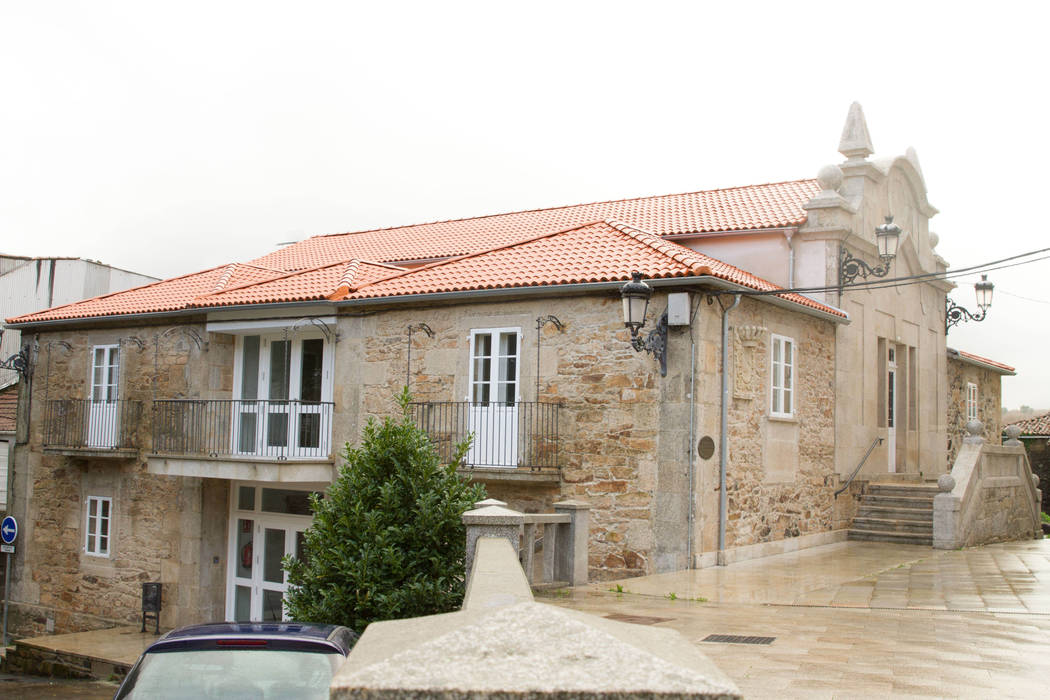 Rehabilitación de la Casa Consistorial de Lalín para dedicarla a Biblioteca Municipal, ENKIARQUITECTURA ENKIARQUITECTURA Espacios comerciales Escuelas