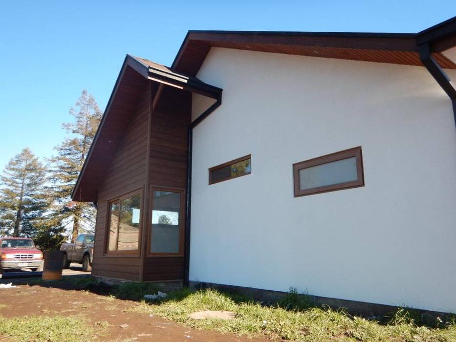 Casa El Huertón, San Cristobal hnos constructora San Cristobal hnos constructora Casas de estilo rural