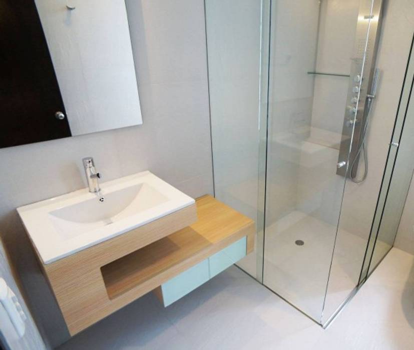 homify Modern Bathroom