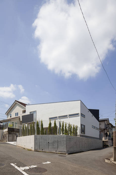 スロープの家・卍（愛犬家・愛猫家住宅）, 前田敦計画工房 前田敦計画工房 Modern houses